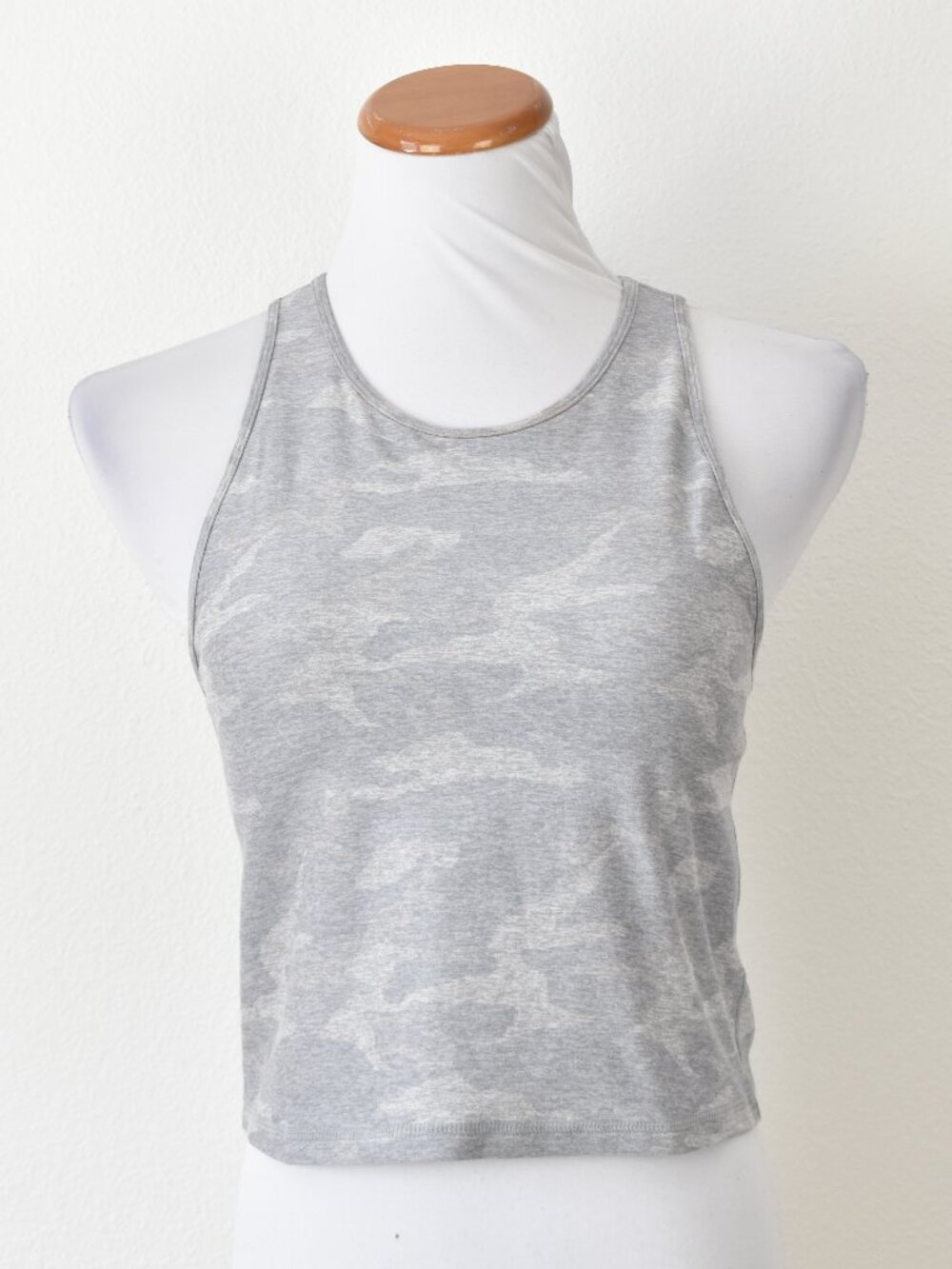 Vuori Elevation Plyo Tank Camouflage Crop Top - L - Picture 1 of 9
